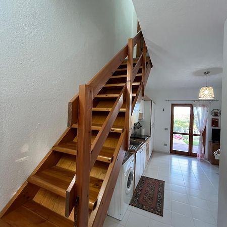 Casa Sviluppata Su Due Piani Con Doppia Veranda E Parcheggio Privato San Teodoro  Exterior foto