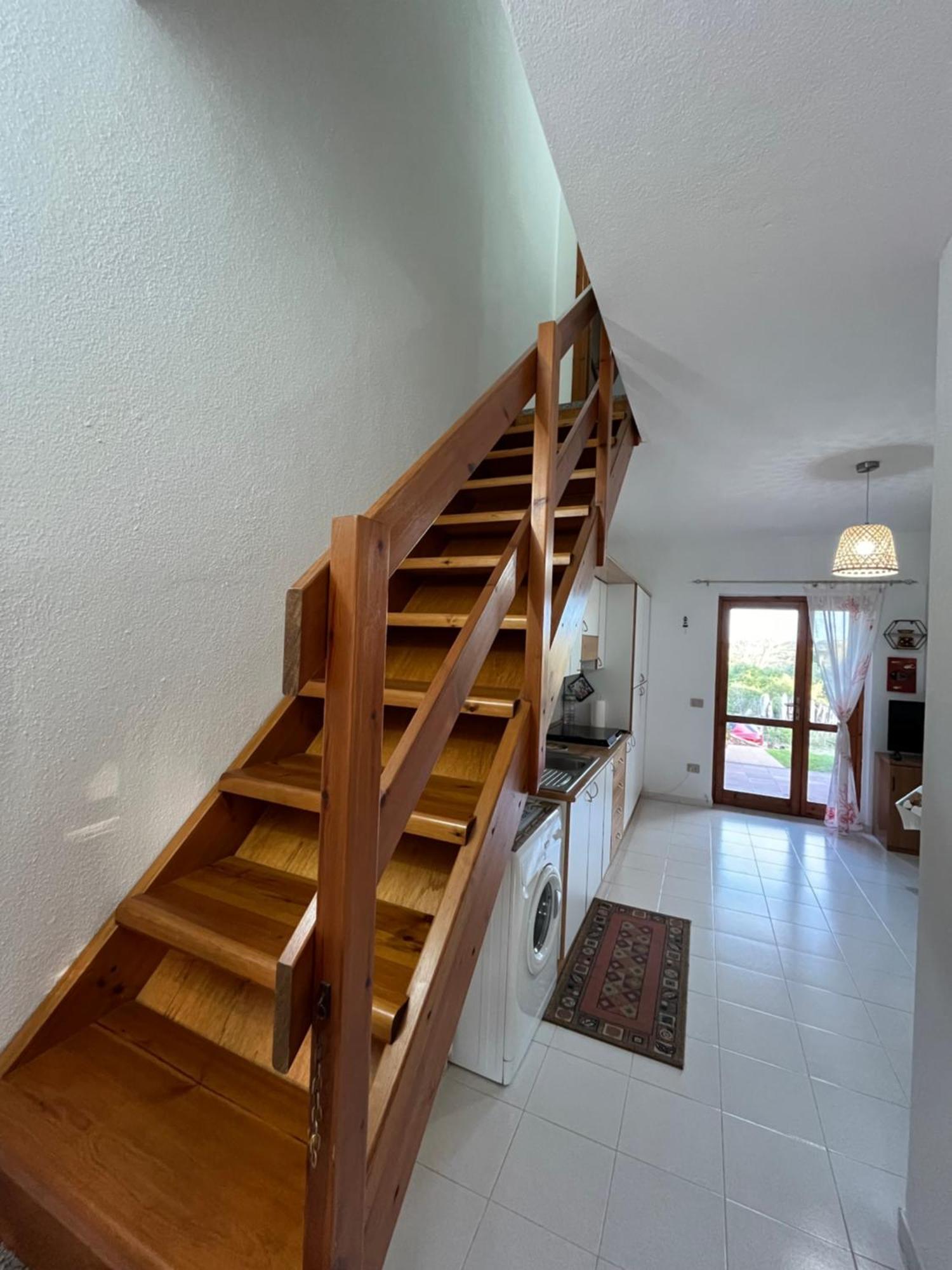 Casa Sviluppata Su Due Piani Con Doppia Veranda E Parcheggio Privato San Teodoro  Exterior foto