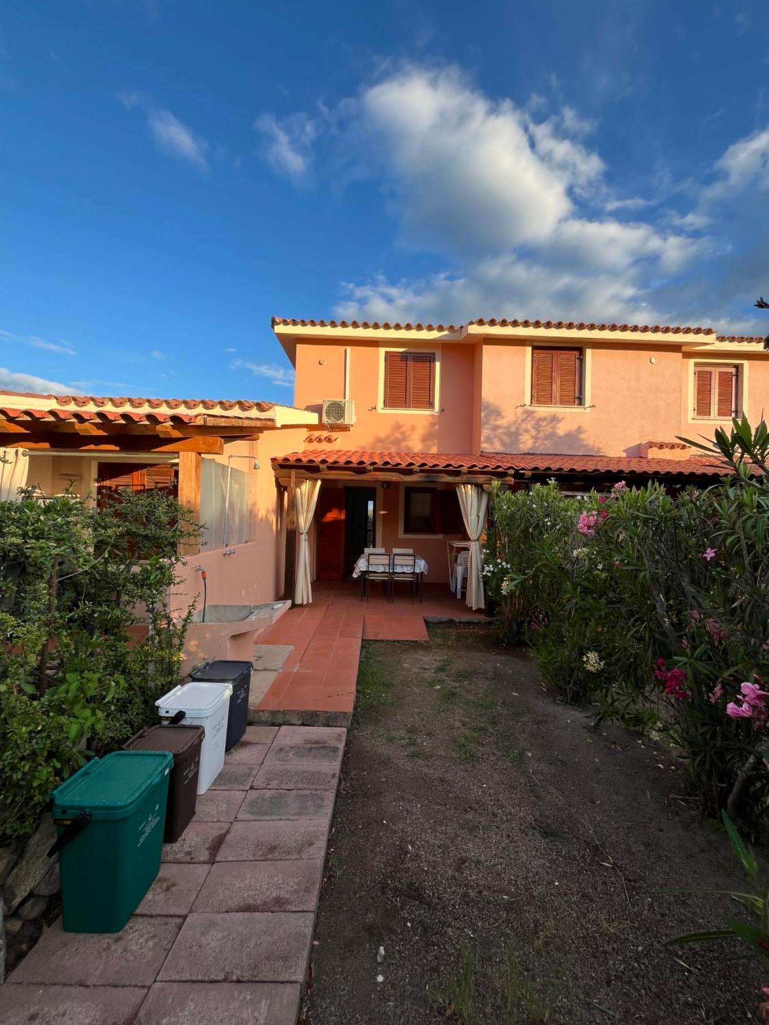 Casa Sviluppata Su Due Piani Con Doppia Veranda E Parcheggio Privato San Teodoro  Exterior foto
