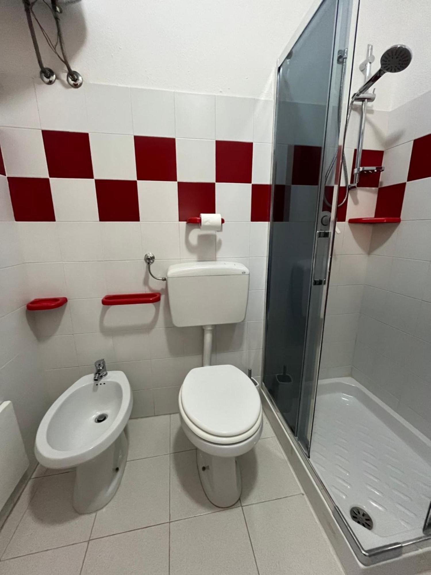 Casa Sviluppata Su Due Piani Con Doppia Veranda E Parcheggio Privato San Teodoro  Exterior foto