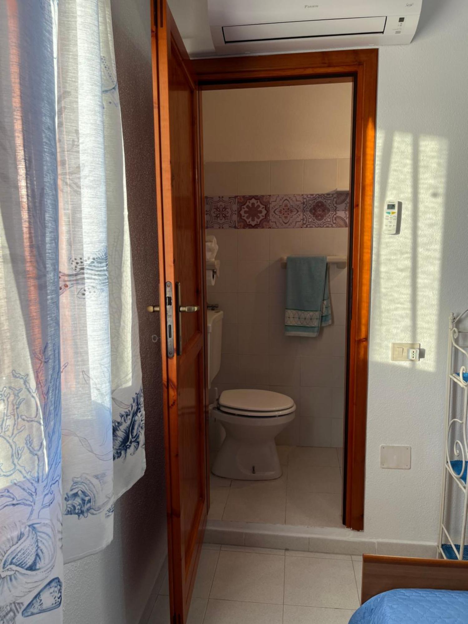 Casa Sviluppata Su Due Piani Con Doppia Veranda E Parcheggio Privato San Teodoro  Exterior foto
