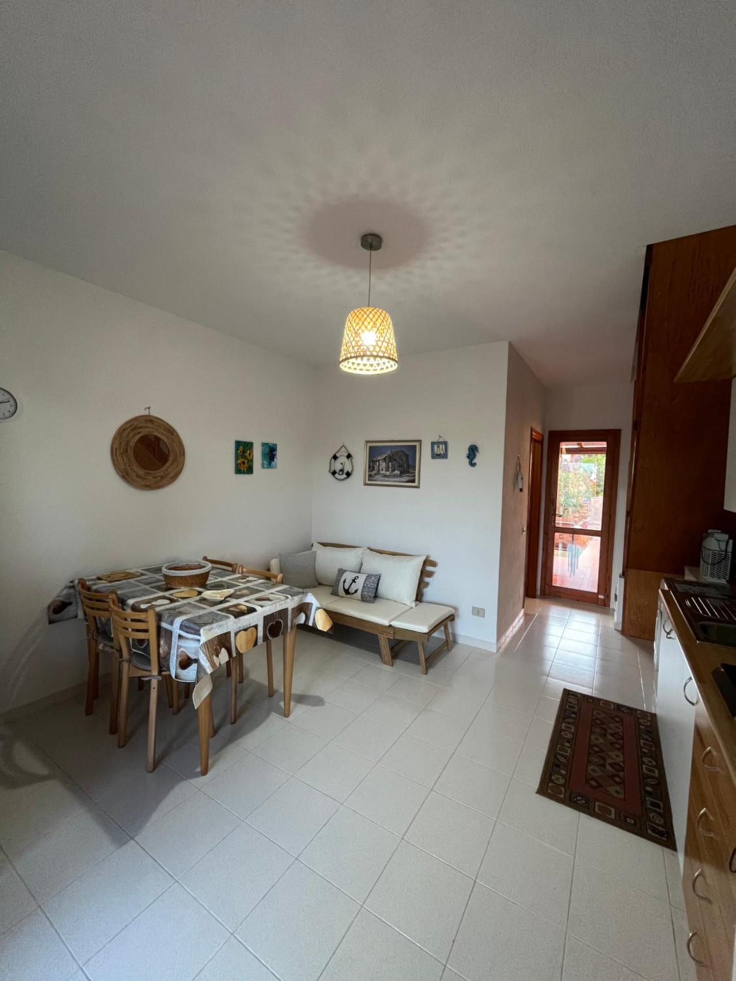 Casa Sviluppata Su Due Piani Con Doppia Veranda E Parcheggio Privato San Teodoro  Exterior foto