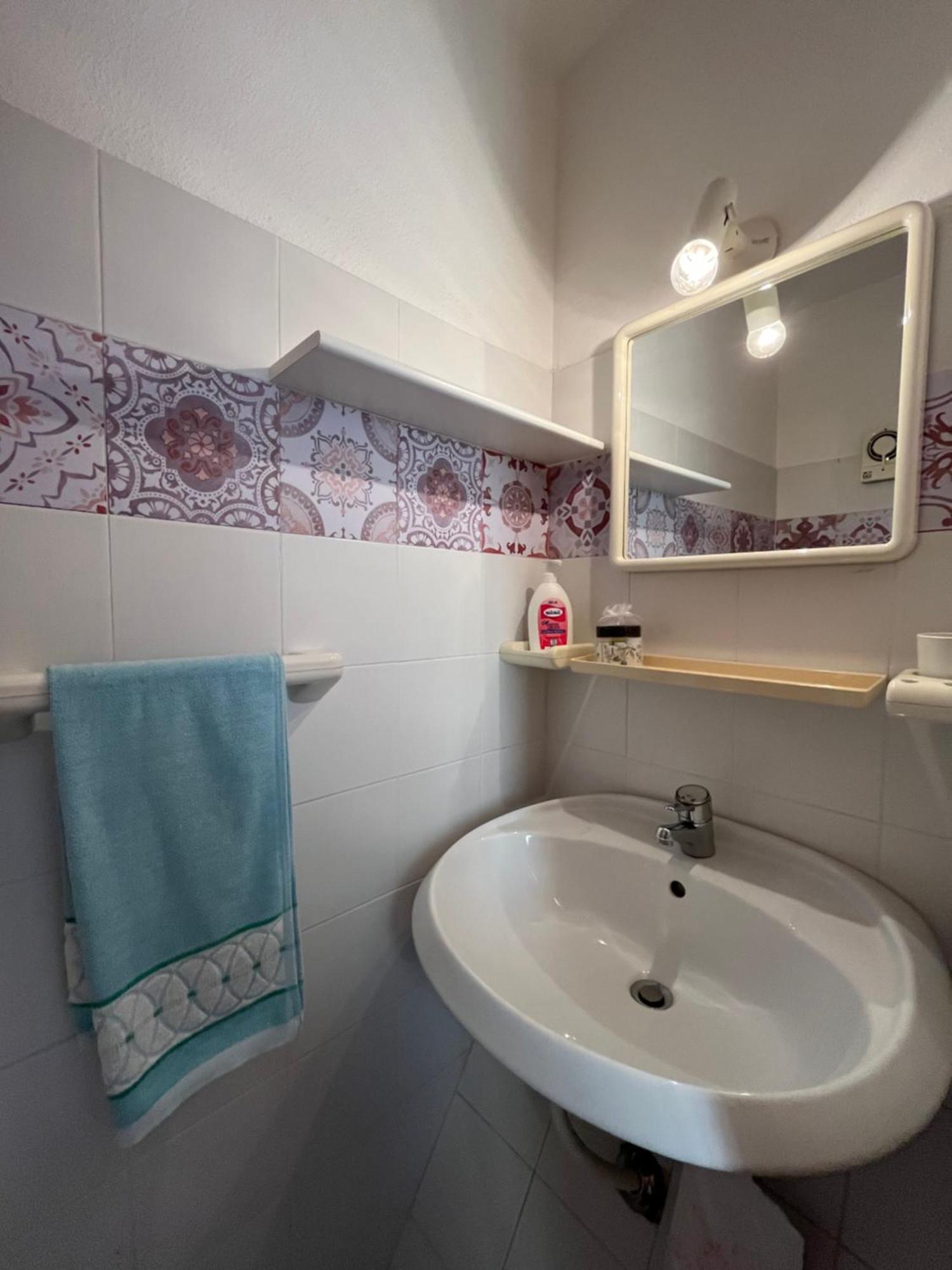 Casa Sviluppata Su Due Piani Con Doppia Veranda E Parcheggio Privato San Teodoro  Exterior foto