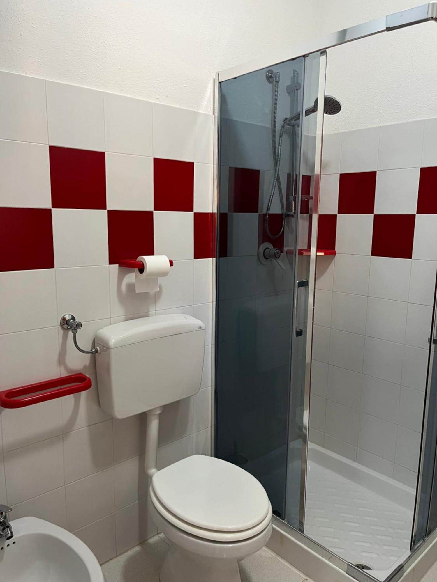 Casa Sviluppata Su Due Piani Con Doppia Veranda E Parcheggio Privato San Teodoro  Exterior foto