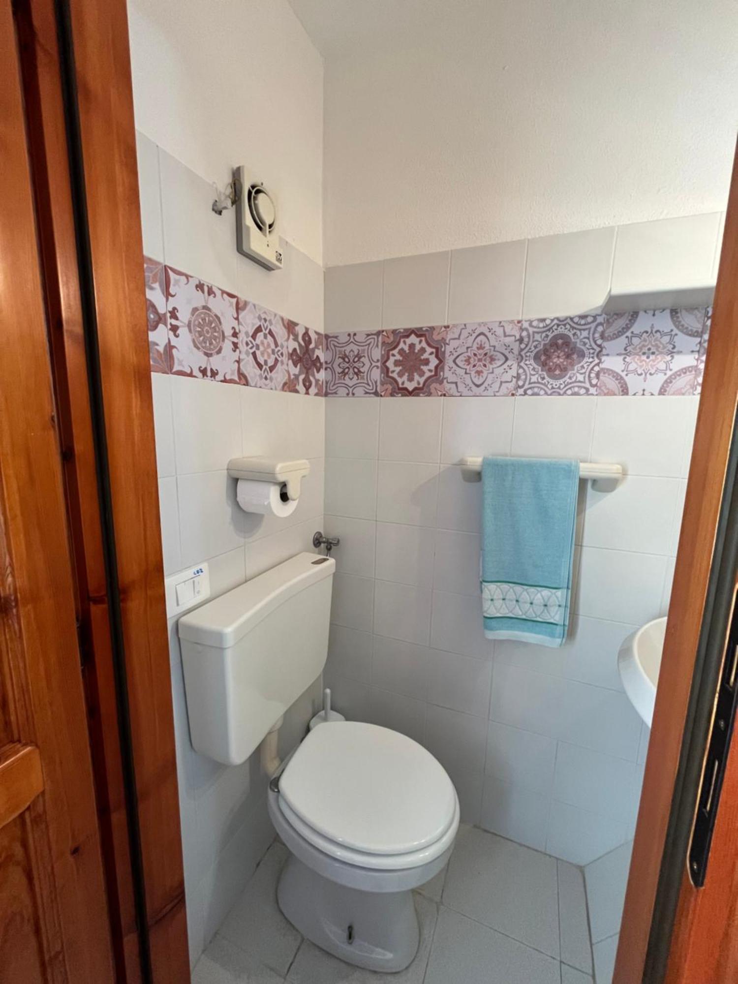 Casa Sviluppata Su Due Piani Con Doppia Veranda E Parcheggio Privato San Teodoro  Exterior foto